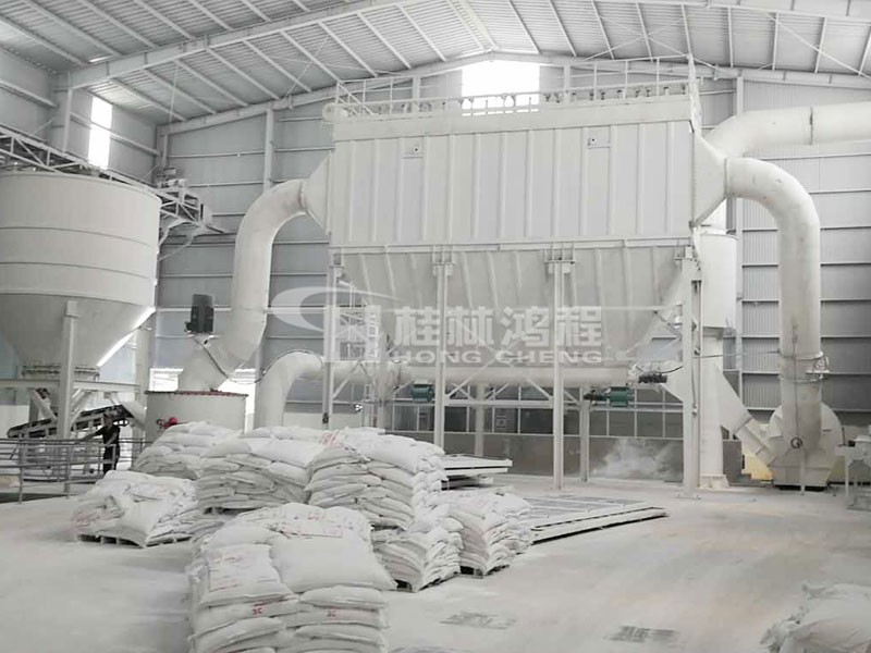 超細(xì)重晶石磨粉機(jī)HCH超細(xì)環(huán)輥磨粉機(jī)湖南客戶(hù)生產(chǎn)車(chē)間