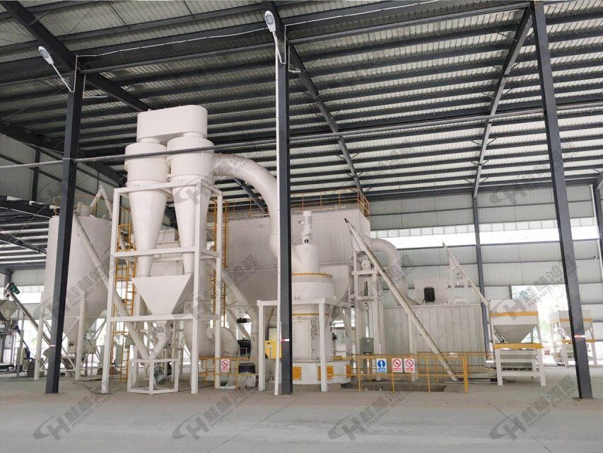 超細(xì)重晶石磨粉機(jī)HCH超細(xì)環(huán)輥磨粉機(jī)湖南客戶(hù)生產(chǎn)車(chē)間